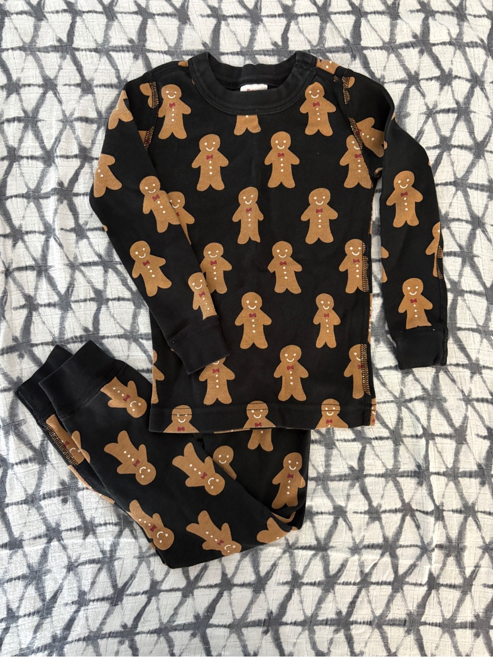 Hanna Andersson Holiday Pajama Set with Gingerbread Print
